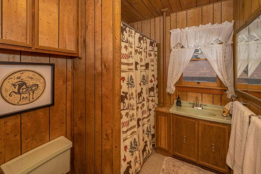 229 E Sherwood 229 E Sherwood