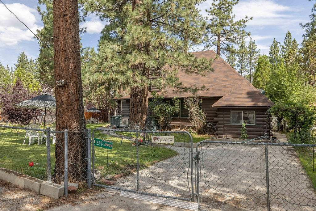 229 E Sherwood 229 E Sherwood