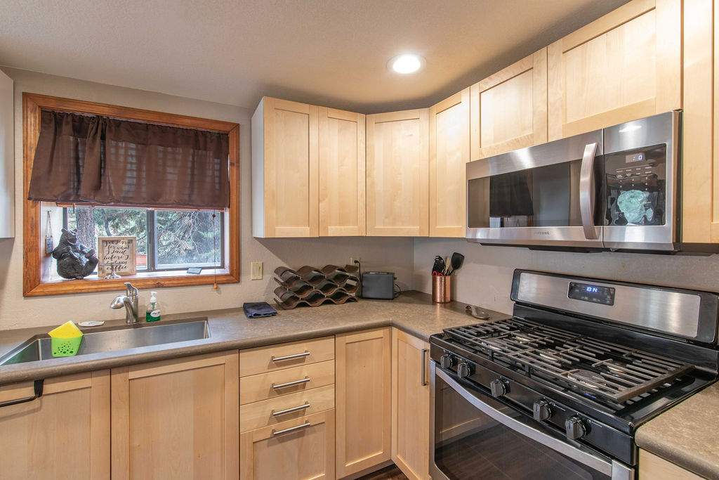 42401 Avalon Rd 42401 Avalon Rd