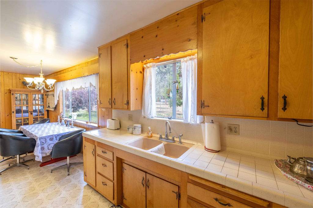 229 E Sherwood 229 E Sherwood