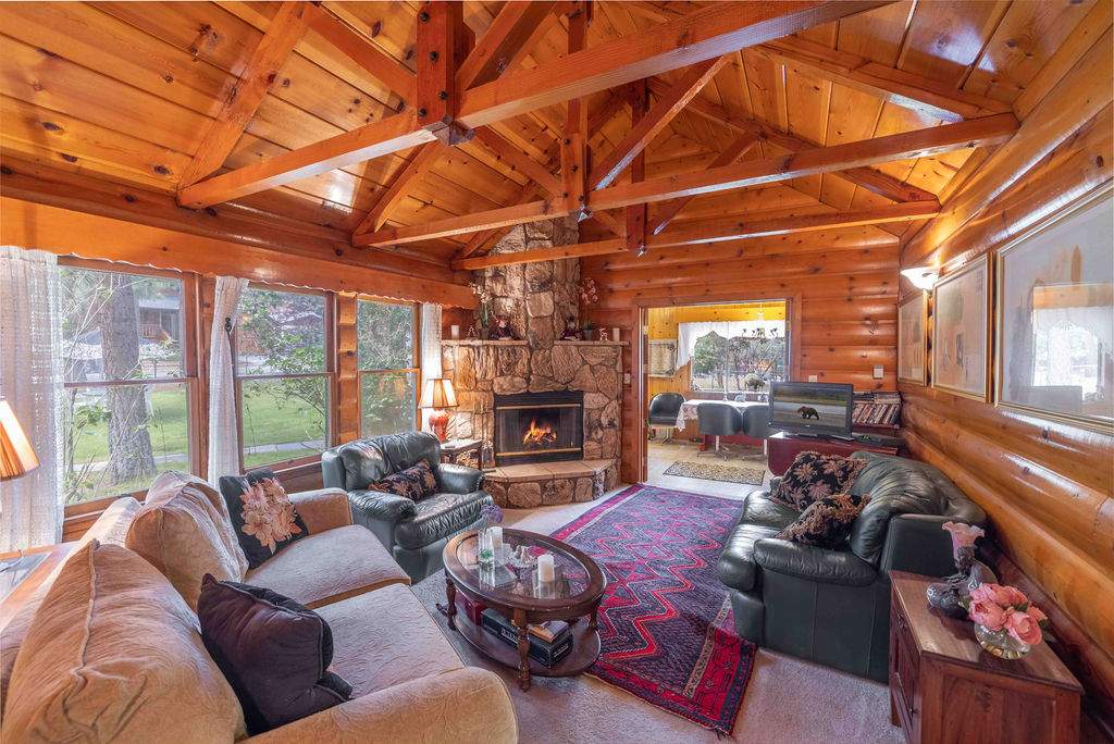 229 E Sherwood 229 E Sherwood