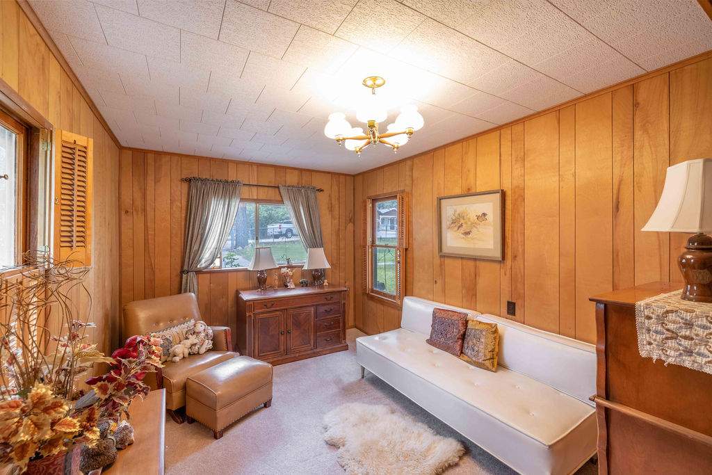 229 E Sherwood 229 E Sherwood